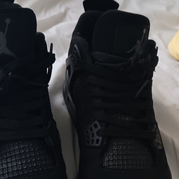 Black cat 4s